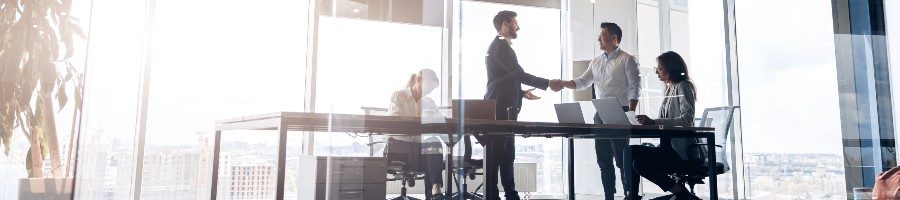 What are the Main Differences Between Leaders and Managers